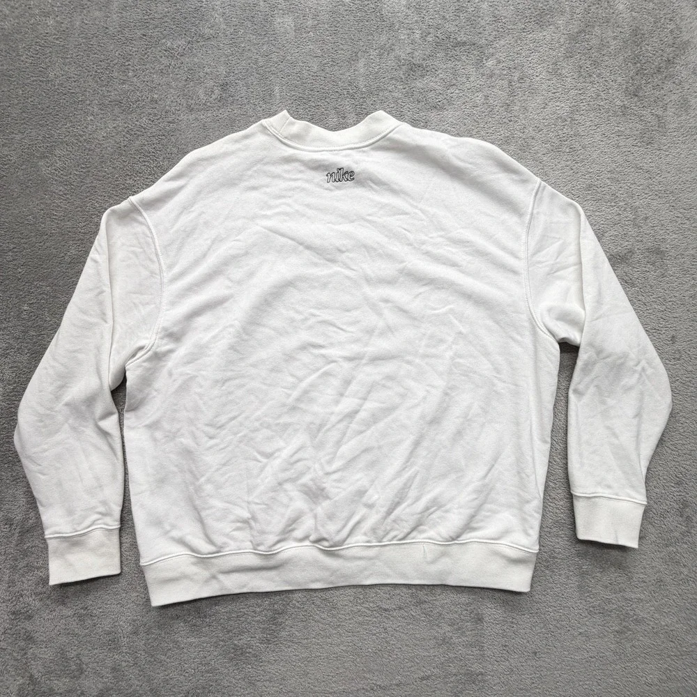 Nike Sweatshirt Womens M White Pullover Dri-FIT Swoosh Graphic‎ DQ5542-100